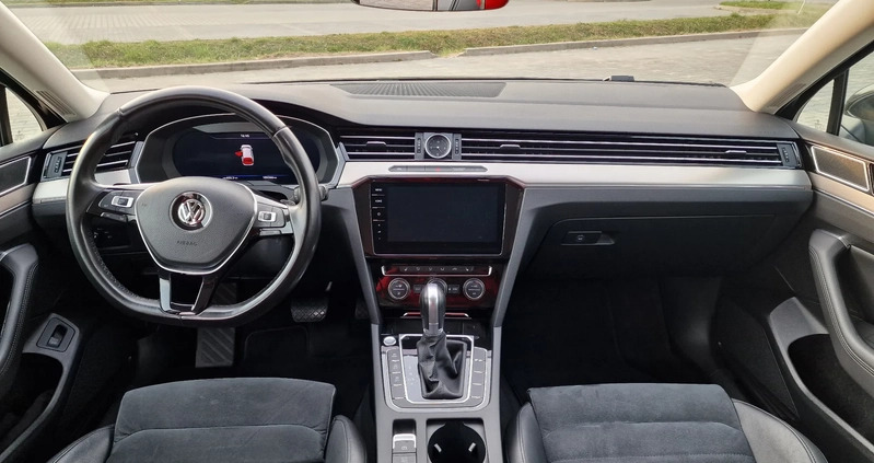 Volkswagen Passat cena 79000 przebieg: 108300, rok produkcji 2017 z Wolsztyn małe 137